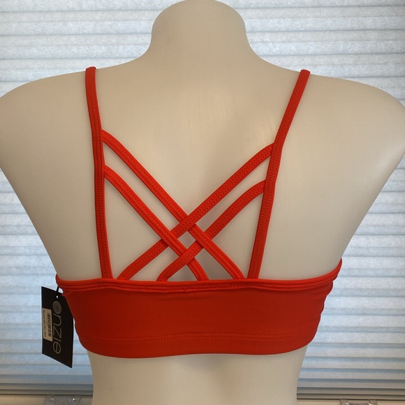 Onzie Yoga Bound Bra Top. Poppy red. 
BNWT - Picture 3 of 11